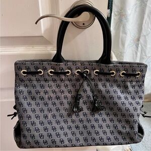 Beautiful Authentic Dooney & Burke,  medium shoulder/hand bag.